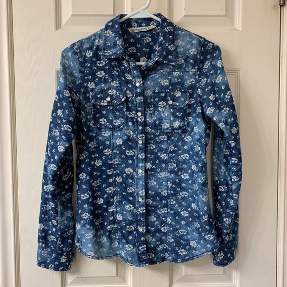 🌷3 for$20🌷Bluenotes, US XS, Blue & White Chambray Floral Button Down Shirt - Picture 3 of 10